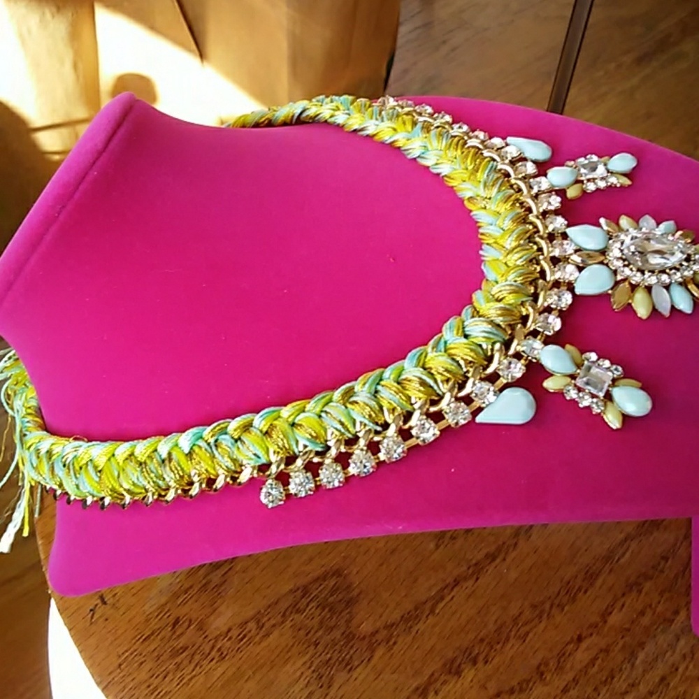 STATEMENT NECKLACE! - Picture 5 of 8